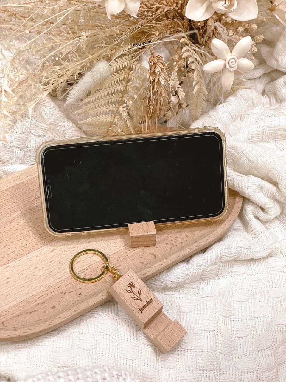 Wooden Keychain Phone Holder – Ohfriday!